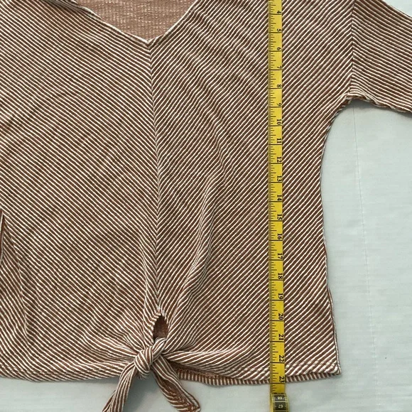 Gyft Striped‎ V-Neck Tie-Front Top - Picture 3 of 8